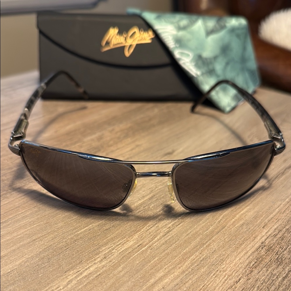 Maui Jim Kahuna Sunglasses. Mint, never worn. Comes with case and cleaning cloth